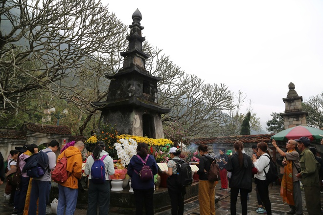 La cérémonie d'ouverture du festival du printemps de Yên Tử s'est déroulée solennellement - Photo 8.