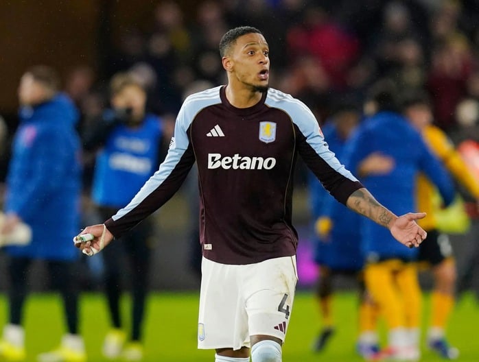 Thua đội chót bảng, thủ quân Aston Villa “đối đầu” CĐV nhà - Ảnh 3.