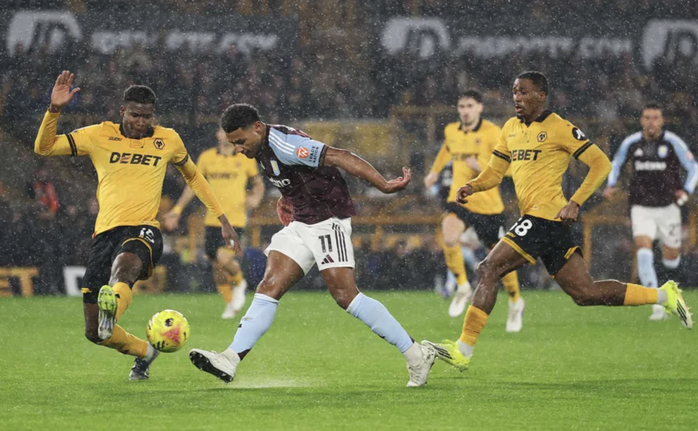 Wolverhampton quật ngã đội hạng ba Aston Villa, Ngoại hạng Anh sốc nặng - Ảnh 1.