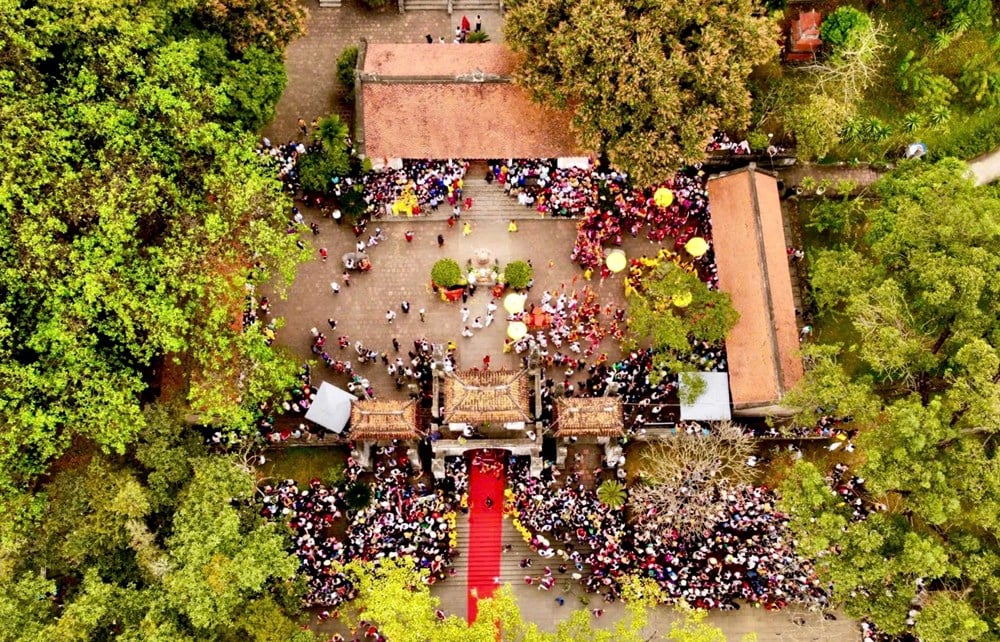 Legenda o „latającym palankinie” podczas Festiwalu Świątyni Ba Trieu – zdjęcie 3