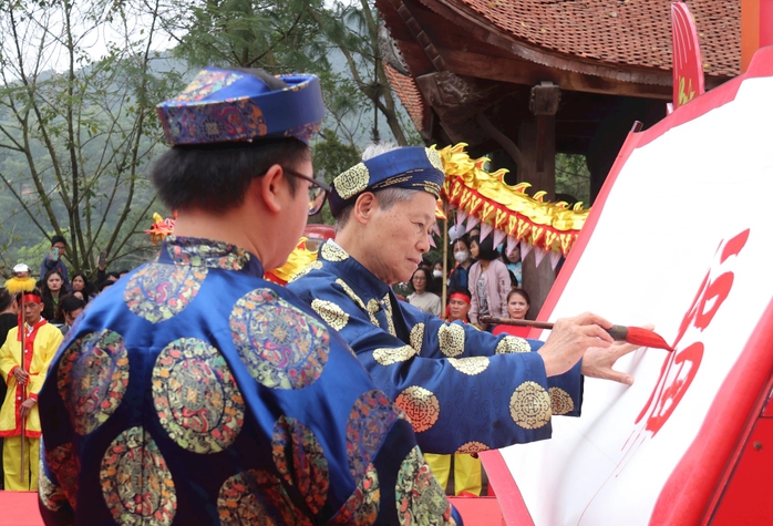 Lễ khai bút tại đền thờ Nhà giáo Chu Văn An- Ảnh 1.