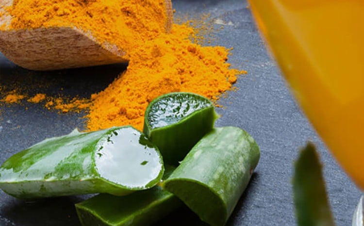 Welche Inhaltsstoffe knnen mit Aloe Vera kombiniert werden, um Akne zu  reduzieren und die Haut zu reparieren?
