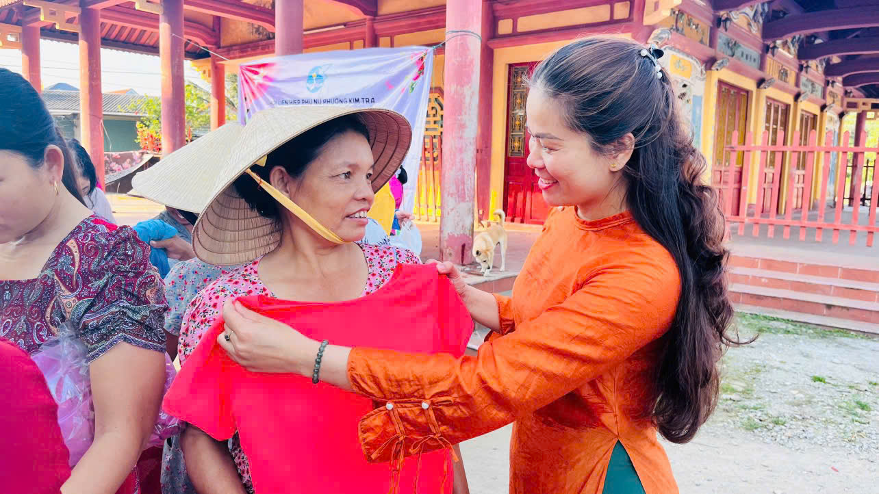 Phụ nữ cả nước sôi nổi bước vào 
