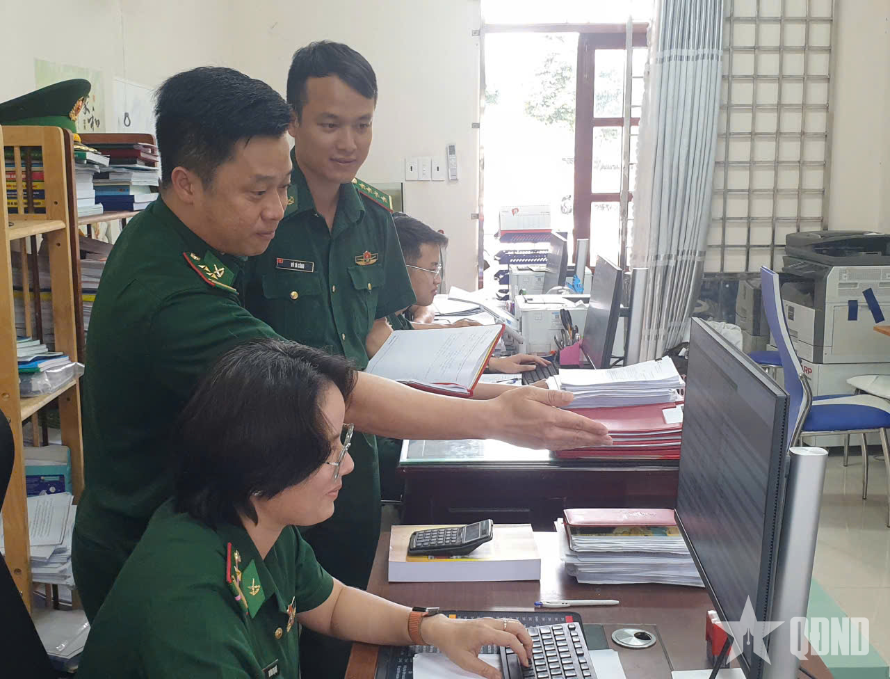 Обеспечение соблюдения стандартов, правил и положений для офицеров и солдат.