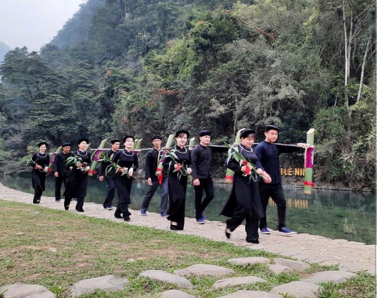 Cao Bang offre l'ingresso gratuito a Pac Bo durante il festival Cao Bằng miễn phí tham quan Pác Bó trong lễ hội về nguồn- Ảnh 1.