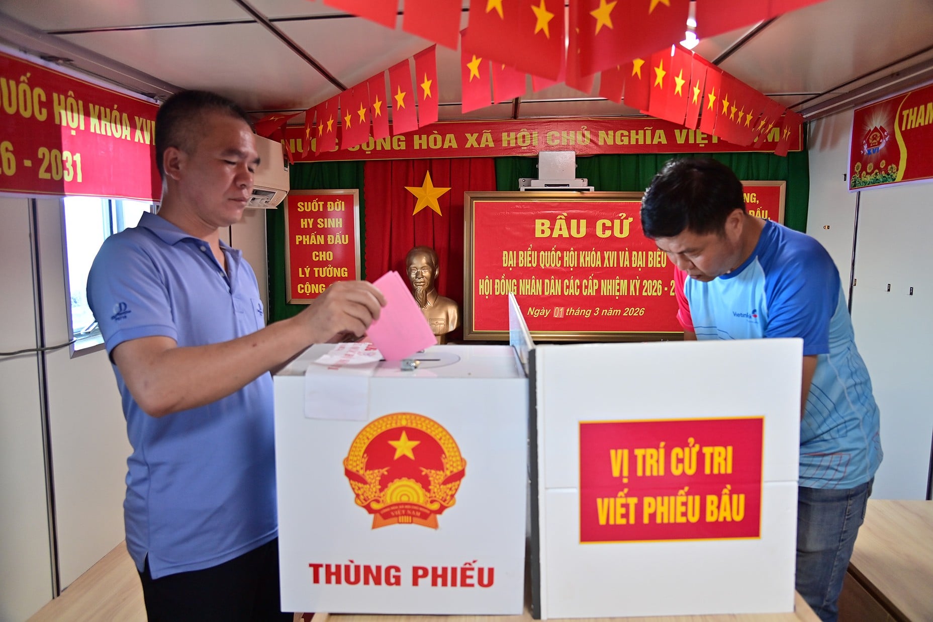 Bỏ phiếu sớm trên tàu Hải An 68 và Nhà giàn DK1/9
