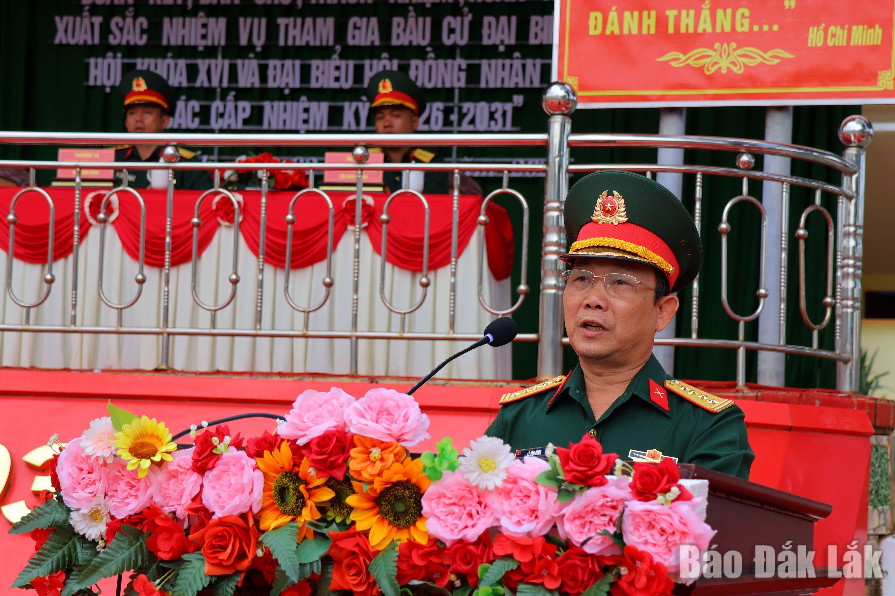 Đại tá Lê Văn Hùng, Phó Chỉ huy trưởng, kiêm Tham mưu trưởng Bộ Chỉ huy Quân sự tỉnh phát biểu tại buổi lễ.