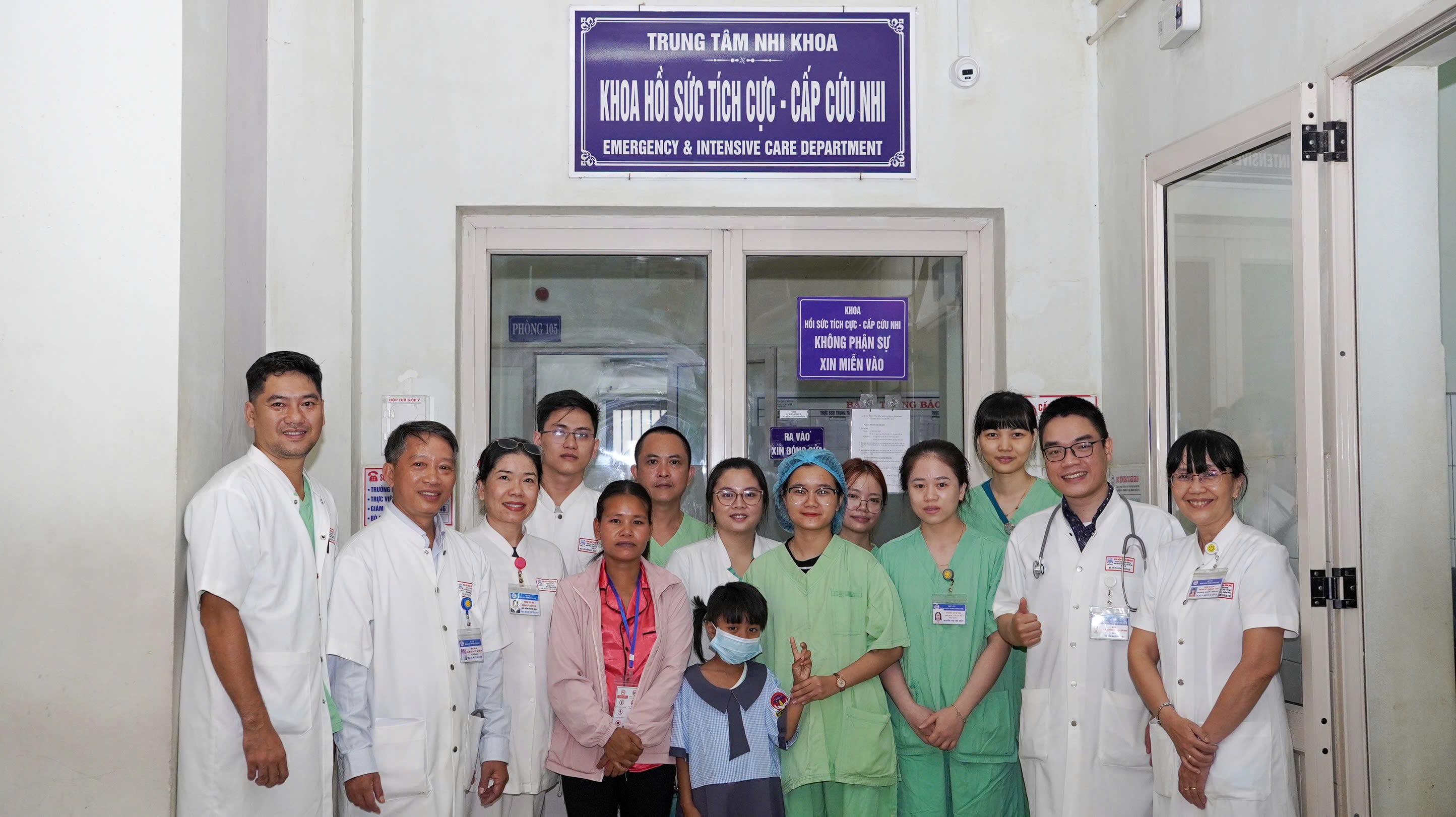 Chạy đua với thời gian cứu cháu bé bị rắn cạp nia cắn- Ảnh 1.