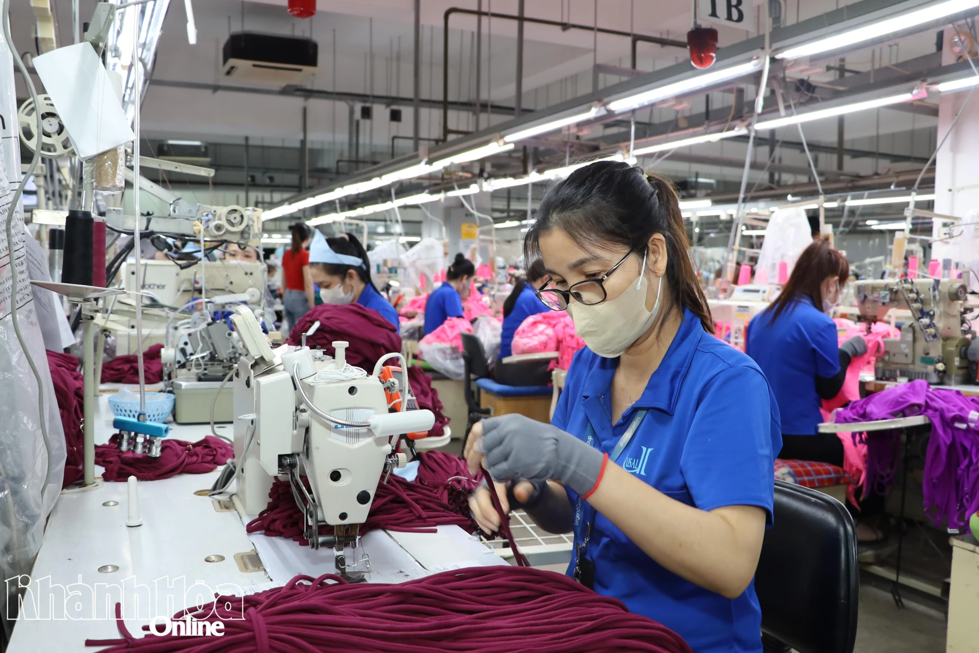 Атмосфера на рабочем месте в компании Thong Nhat Swimwear Manufacturing Co., Ltd. в начале года.