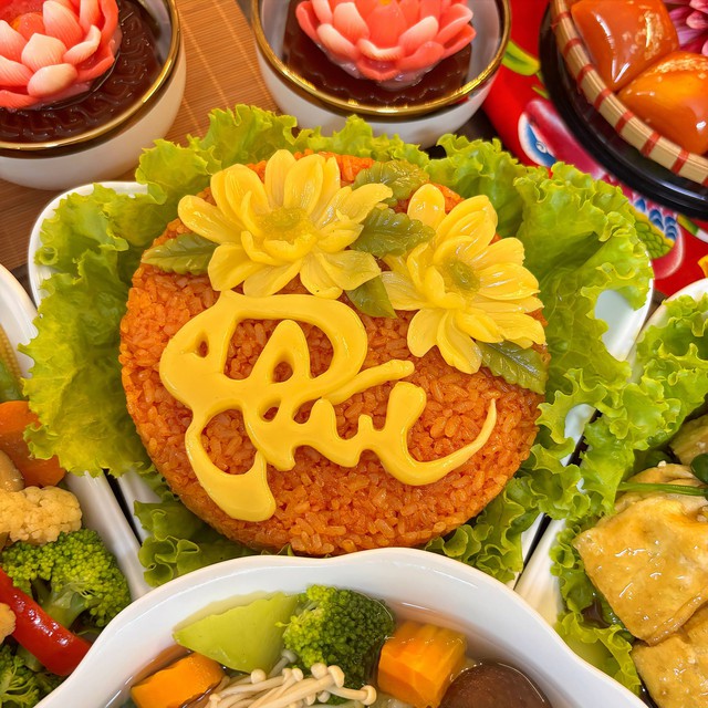Quali piatti dovrebbero essere inclusi nel vassoio delle offerte per la prima luna piena dell'anno lunare e come disporli nel modo più elegante? - Foto 4. Mâm cúng rằm tháng giêng gồm những món gì và cách bày biện đẹp mắt nhất - Ảnh 4.