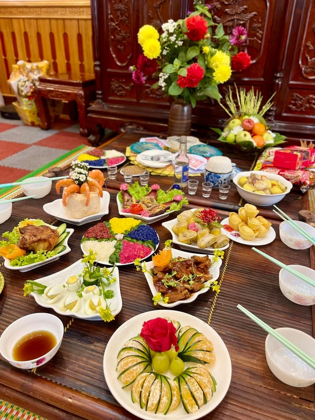 Quali piatti vanno inclusi nel vassoio delle offerte per la luna piena del primo mese lunare e come disporli nel modo più elegante? - Foto 5. Mâm cúng rằm tháng giêng gồm những món gì và cách bày biện đẹp mắt nhất - Ảnh 5.