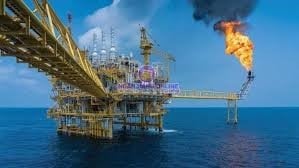 Küresel ham petrol piyasası, 24 Şubat'taki işlem seansında güçlü bir büyüme kaydetti.