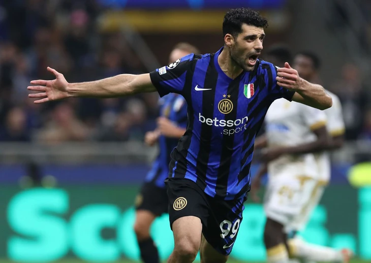 Cựu ngôi sao Inter Milan từ bỏ sự nghiệp để nhập ngũ quân đội Iran - Ảnh 1.