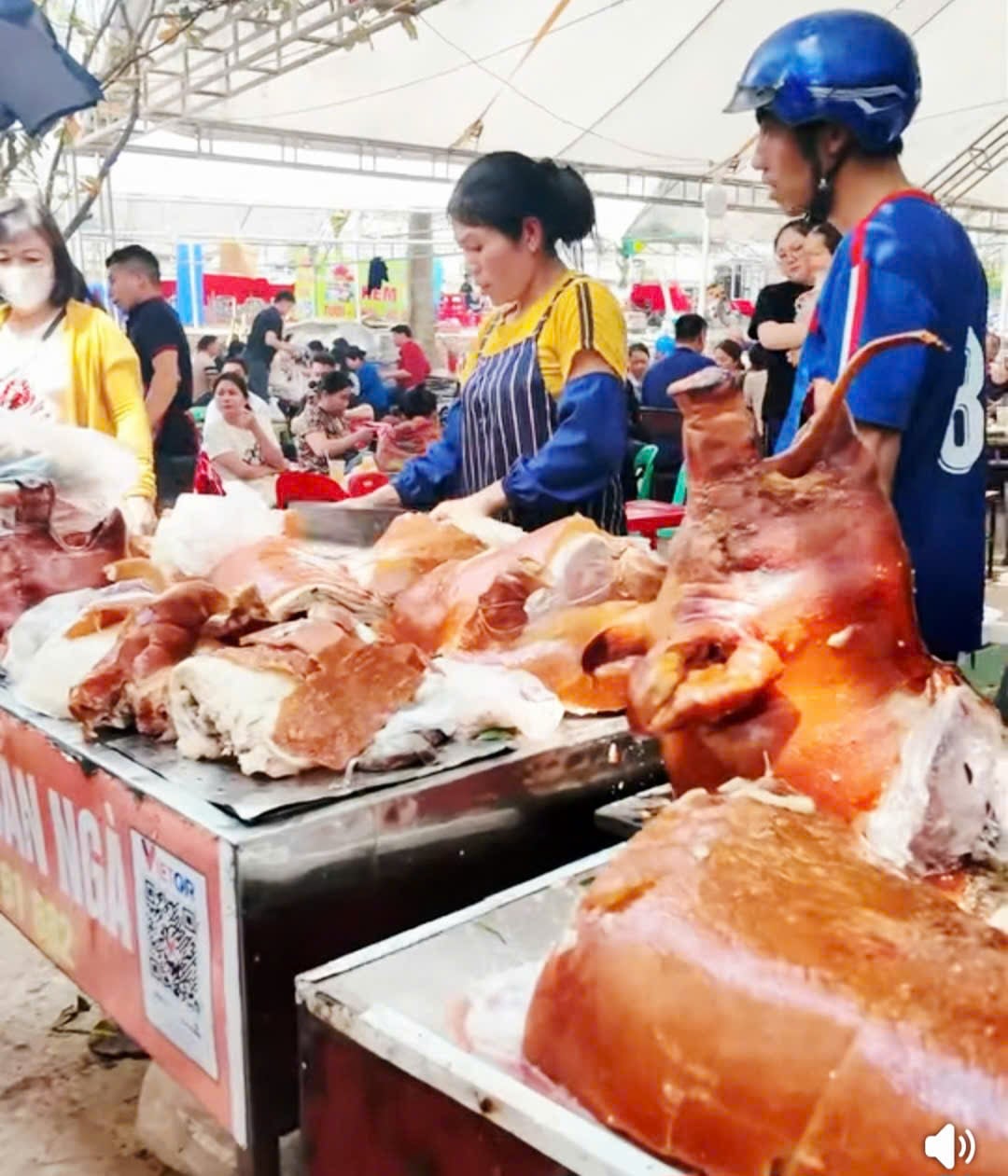 Hơn 300 con lợn quay vàng rộm ở Hội chùa Bắc Nga- Ảnh 9.