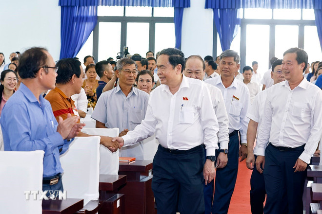 ttxvn-chu-tich-quoc-hoi-tran-thanh-man-tiep-xuc-cu-tri-tai-xa-tan-an-hoi-ho-chi-minh-0303-3.jpg
