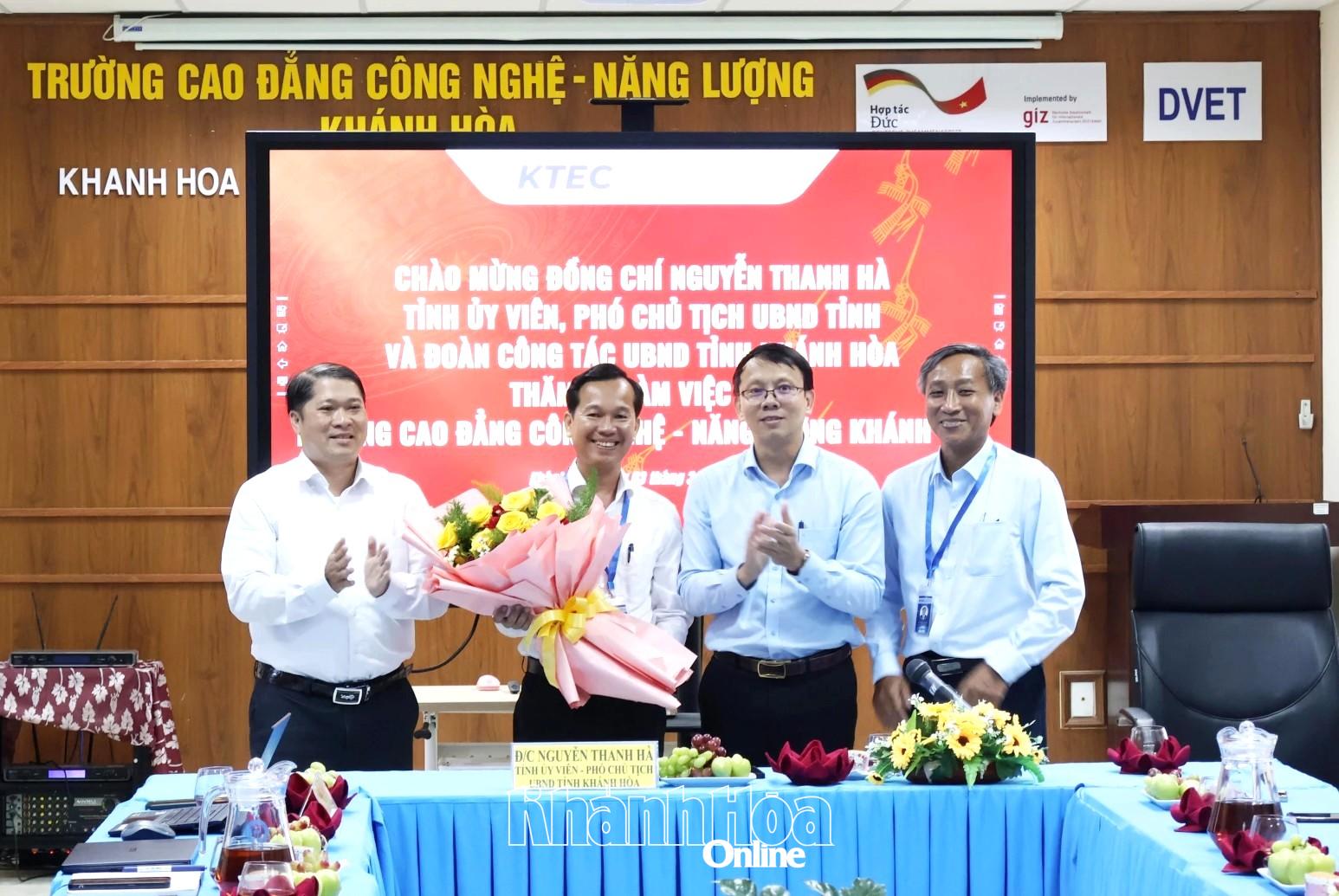 Phó Chủ tịch UBND tỉnh Nguyễn Thanh Hà làm việc với Trường Cao đẳng Công nghệ - Năng lượng Khánh Hòa - Vietnam.vn
