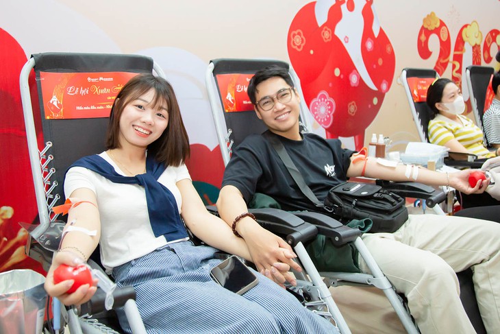Juntos donamos sangre al comienzo de la primavera para multiplicar la felicidad (Foto 2). hiến máu - Ảnh 2.