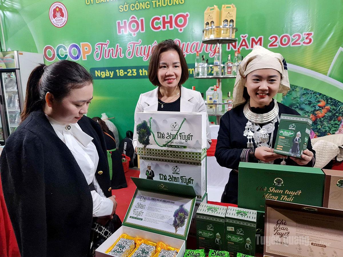 Teh Shan Tuyet dari komune Hong Thai merupakan salah satu produk pertanian tipikal wilayah Tuyen Quang.  