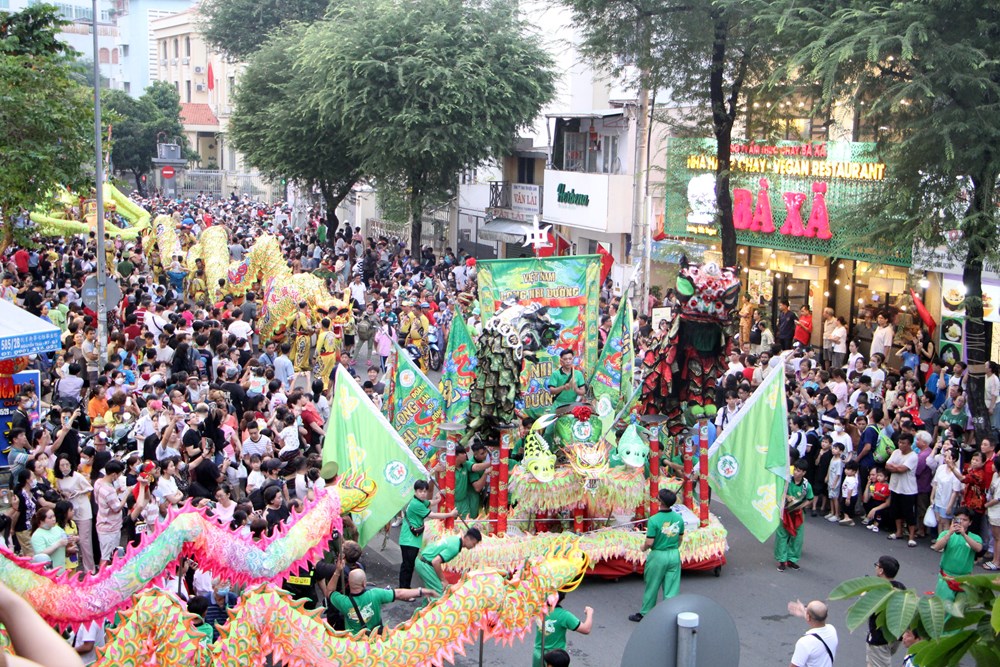 I colori vivaci della Festa delle Lanterne in tutto il paese - foto 3