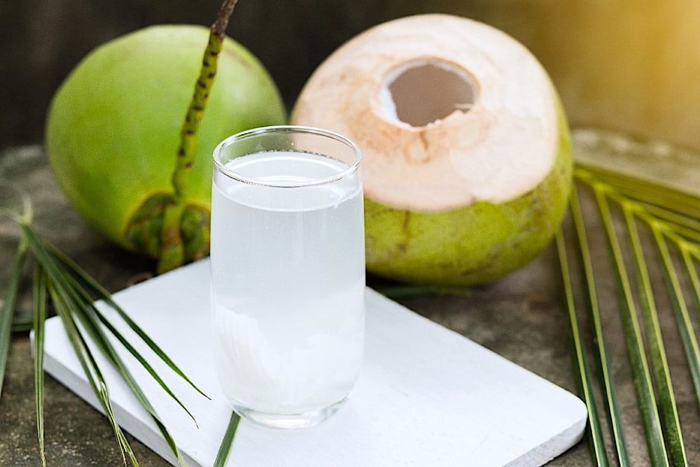 5 thức uống giàu chất điện giải giúp bù nước hiệu quả- Ảnh 1.