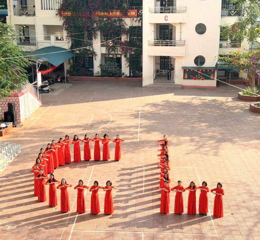 Phụ nữ Sơn La rạng rỡ trong 