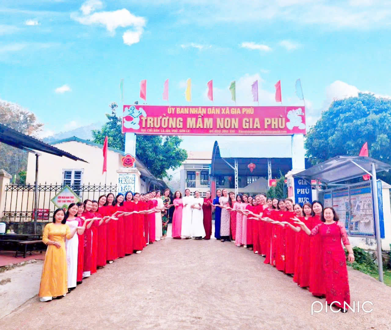 Phụ nữ Sơn La rạng rỡ trong 