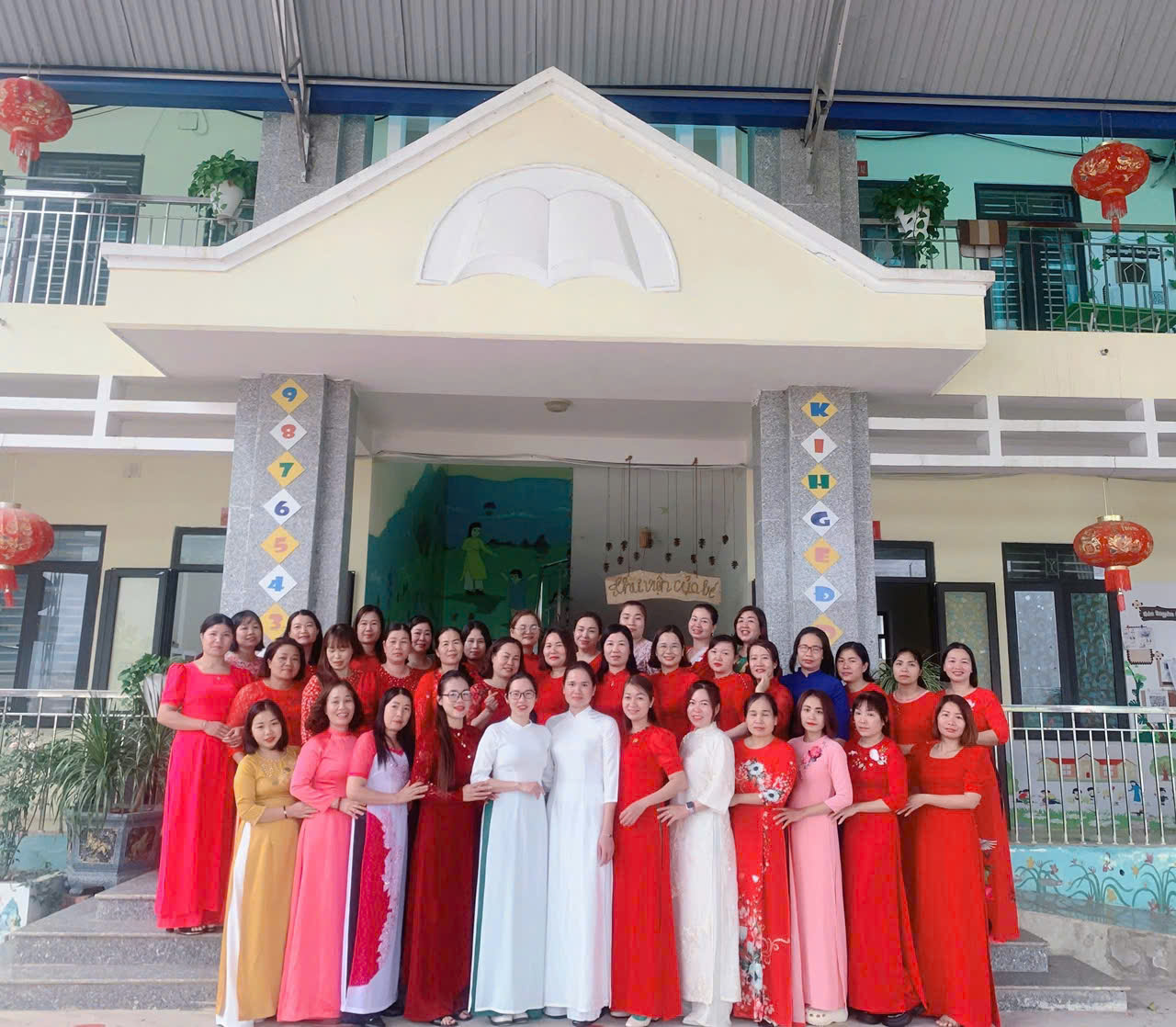 Phụ nữ Sơn La rạng rỡ trong 