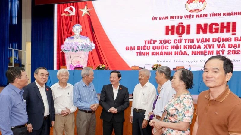 Phó Chủ tịch Quốc hội Nguyễn Khắc Định tiếp xúc cử tri tại Khánh Hòa - Vietnam.vn