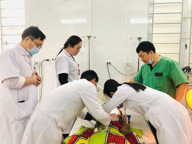 È stato prestato soccorso d'urgenza a un bambino di 27 mesi che aveva smesso di respirare dopo essersi soffocato con un longan - Foto 1.