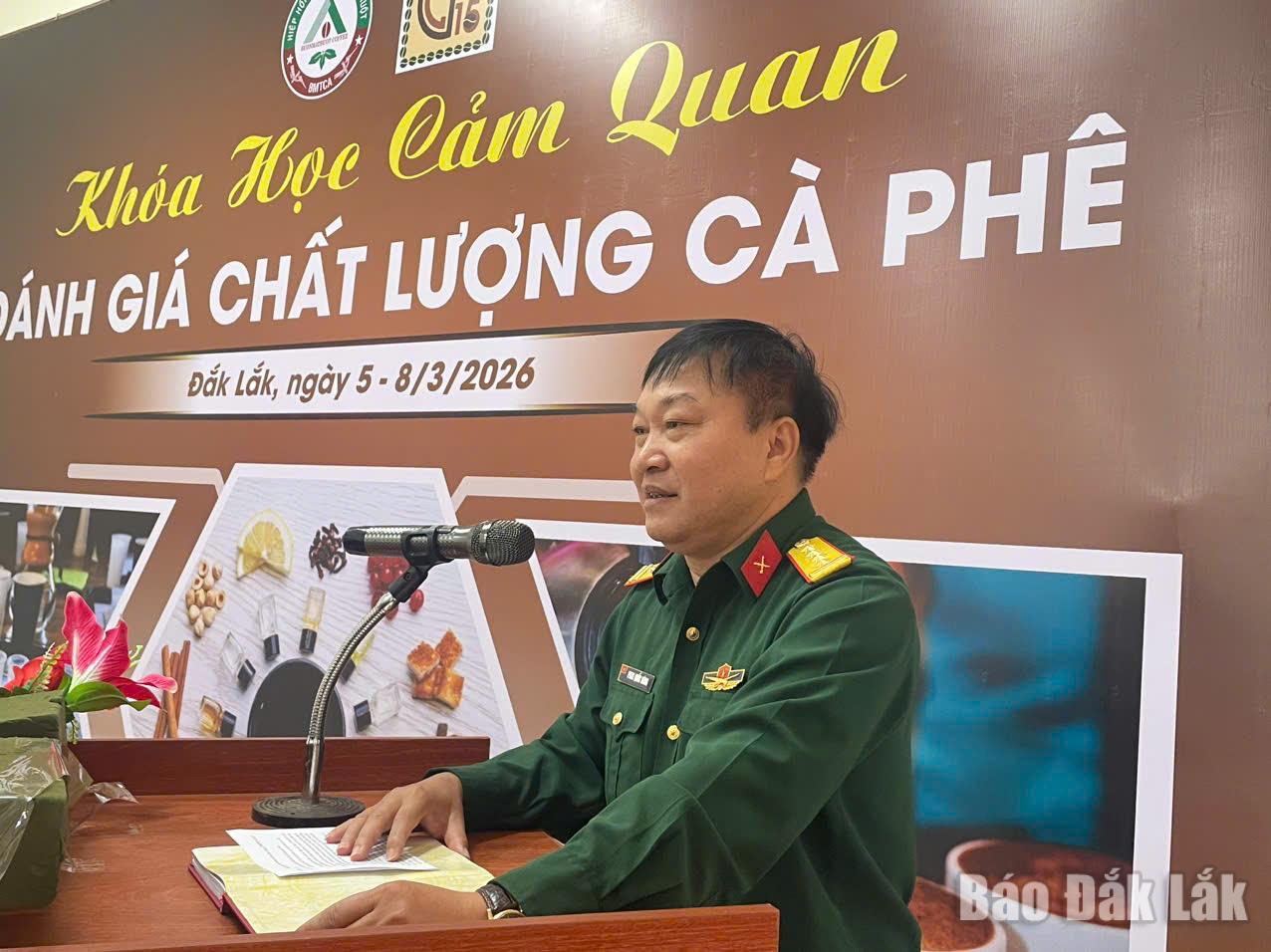 O Coronel Phan Quoc Hung, Vice-Diretor da Coffee 15 One-Member Limited Liability Company, proferiu o discurso de abertura do curso de treinamento.