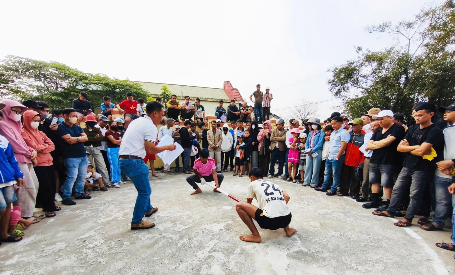 La belleza del tradicional deporte del empuje de palos en la comuna de Nam Cua Viet - Foto: Proporcionada por el entrevistado.