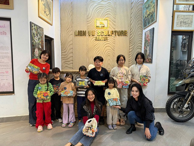 L'aula vivace e colorata dell'attrice Diem Hang - Foto 2. Lớp học rộn ràng sắc màu của diễn viên Diễm Hằng- Ảnh 2.