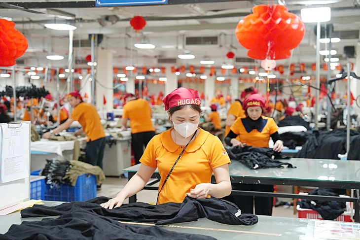 Gli esportatori stanno affrontando l'aumento dei prezzi del petrolio - Immagine 1. giá dầu tăng - Ảnh 1.