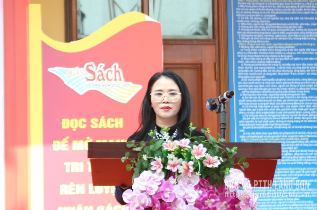 صوبے کے محکمہ ثقافت، کھیل اور سیاحت کی ڈپٹی ڈائریکٹر محترمہ لی ہائی ین نے افتتاحی تقریب سے خطاب کیا۔