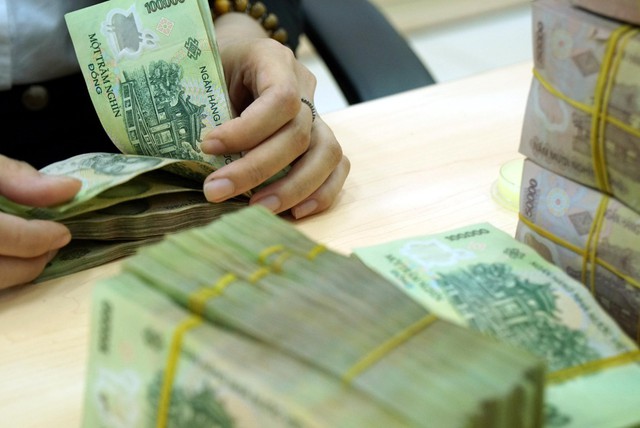'Lương không đủ trang trải sinh hoạt', cử tri đề nghị tăng lương, bình ổn giá - Ảnh 1.