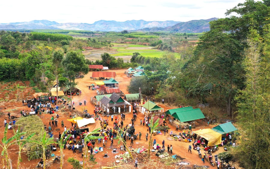 cao-nguyen-vao-mua-le-hoi.jpg