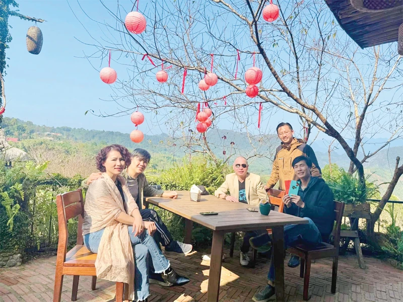 Sắc xuân dẫn lối du lịch vùng cao