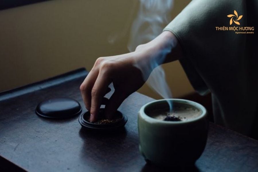 Il legno di agar è presente nella maggior parte delle principali religioni asiatiche, e ogni cultura attribuisce a questo legno prezioso i propri significati sacri.