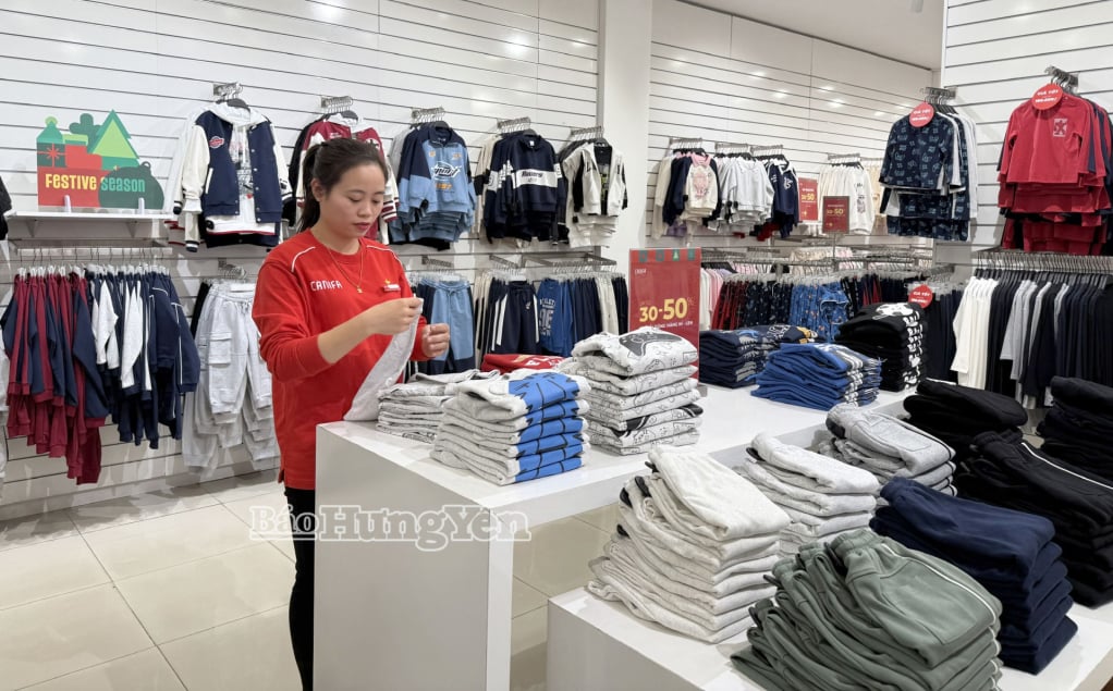 In occasione della Giornata internazionale della donna (8 marzo), molti articoli di moda sono scontati e offerti a prezzi speciali.