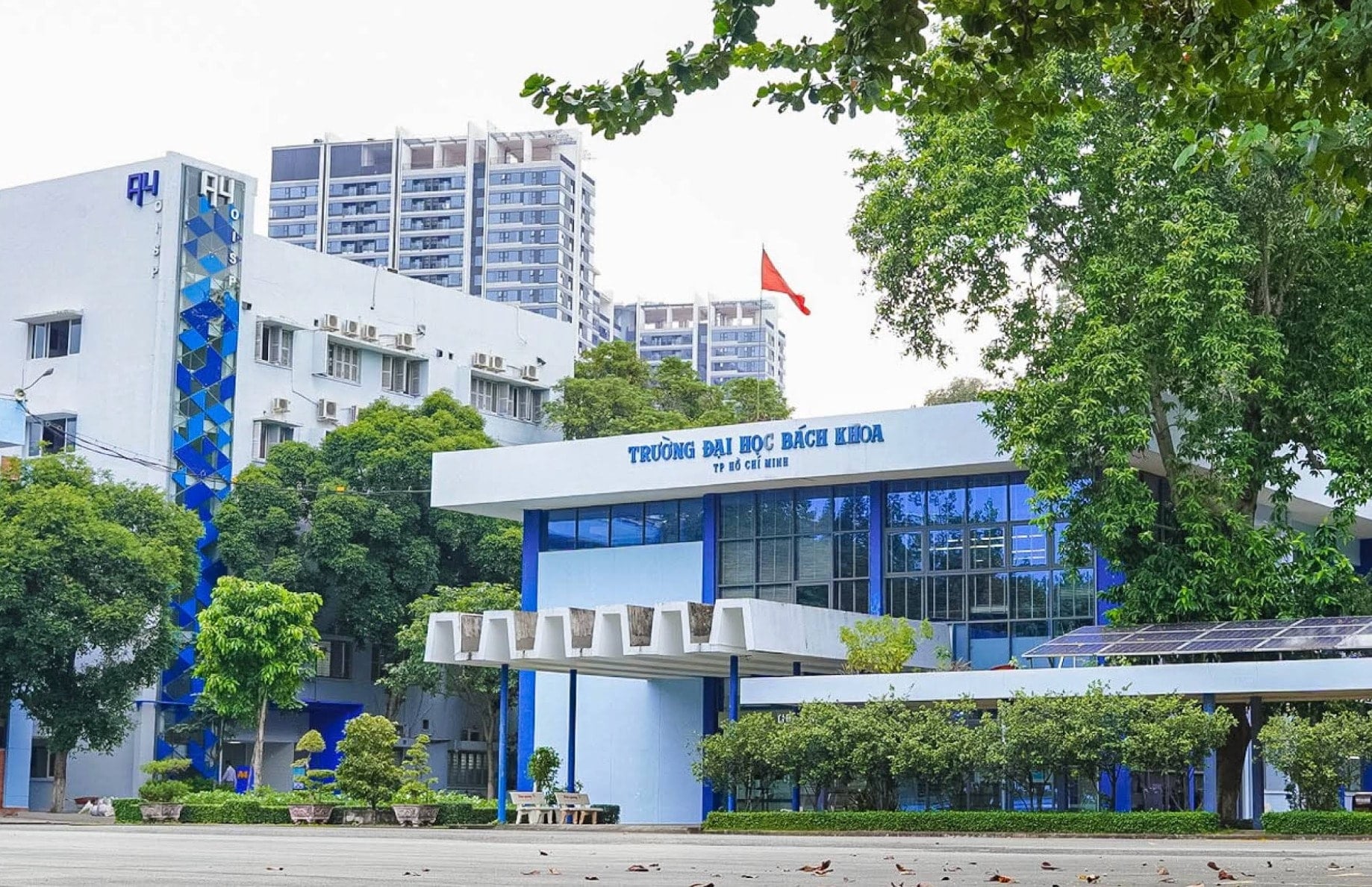 Trường Đại học Bách khoa hiện tại tại khu vực nội thành TP.HCM.