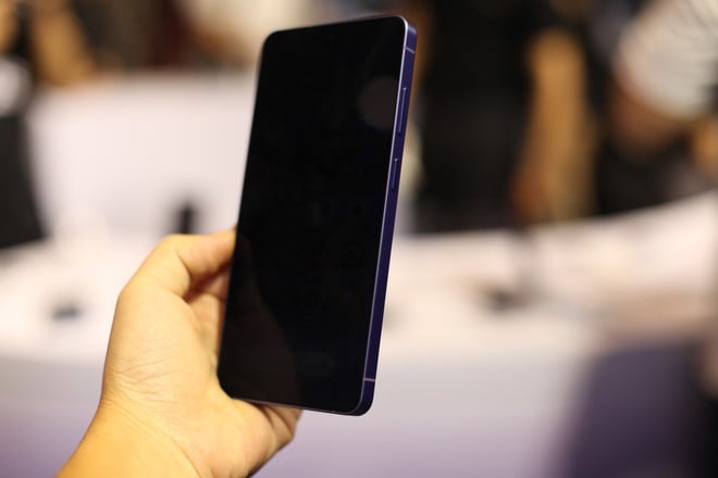 Màn hình chống nhìn trộm của Samsung không chỉ dành cho người nhiều bí mật - Ảnh 2.