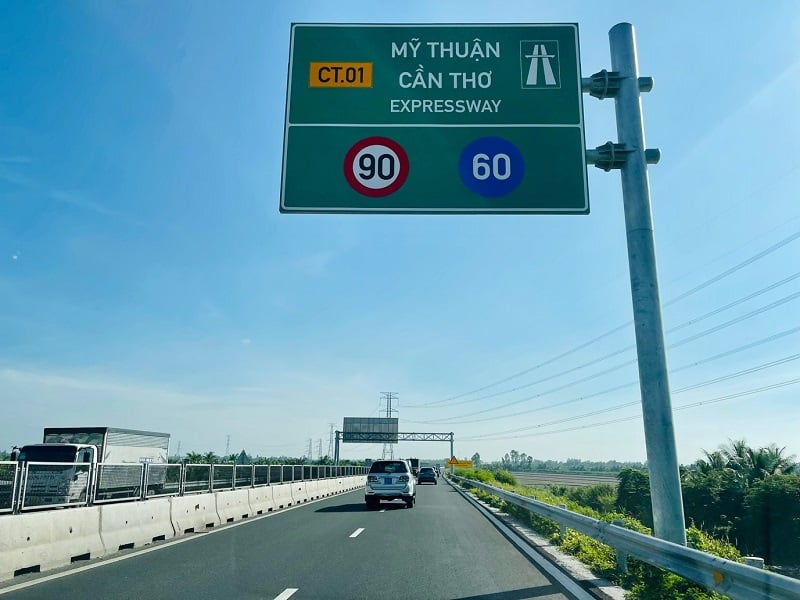 Un tratto dell'autostrada My Thuan - Can Tho.