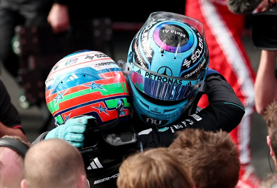 Mercedes showcases its power at the Australian GP.