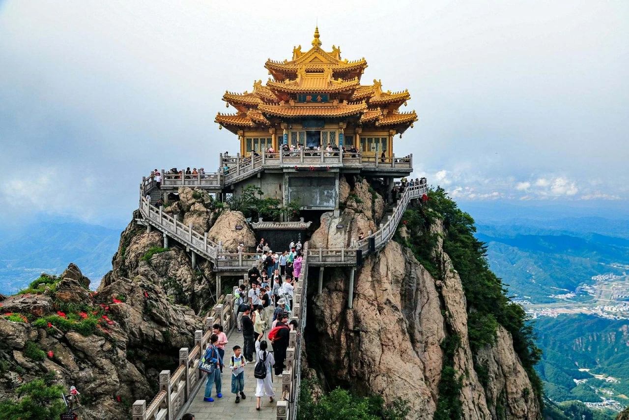 Si prevede che il turismo interno in Cina raggiungerà un nuovo record nel 2025. Du lịch nội địa Trung Quốc lập kỷ lục mới trong năm 2025