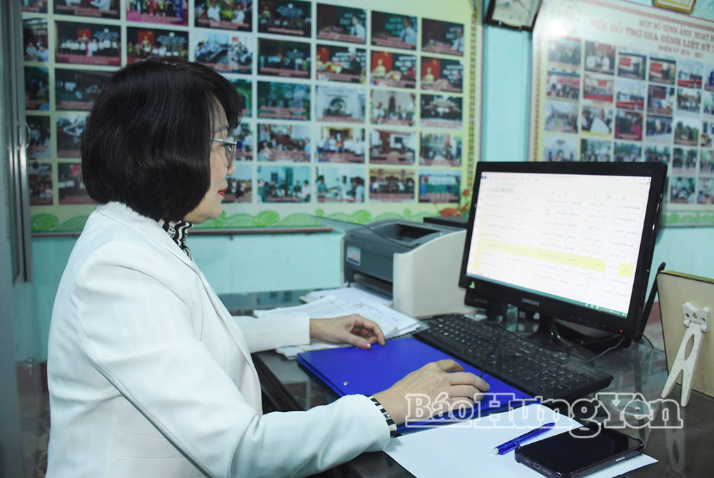 Bayan Nguyen Thi Thanh Thuy, şehit düşen askerlerin kalıntılarını bulmak için bilgi arıyor.