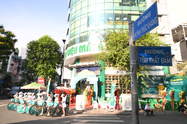 Ho Chi Minh City ora dispone di un altro ospedale oculistico specializzato e all'avanguardia - Foto 1. TPHCM có thêm bệnh viện mắt chuyên sâu công nghệ cao- Ảnh 1.