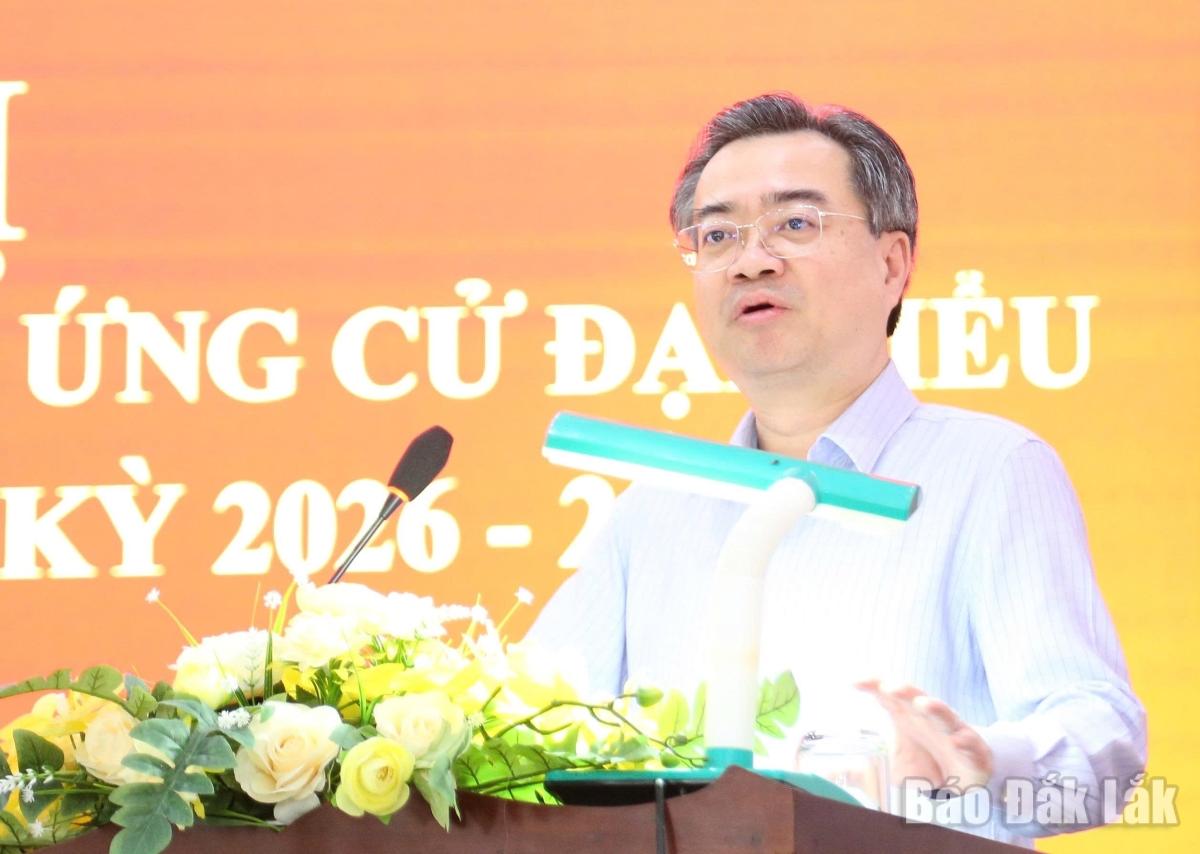 Đồng chí Nguyễn Thanh Nghị, Ủy viên Bộ Chính trị, Bí thư Trung ương Đảng, Trưởng Ban Chính sách, chiến lược Trung ương tiếp xúc cử tri tại xã Ea Súp. Ảnh: Minh Thông