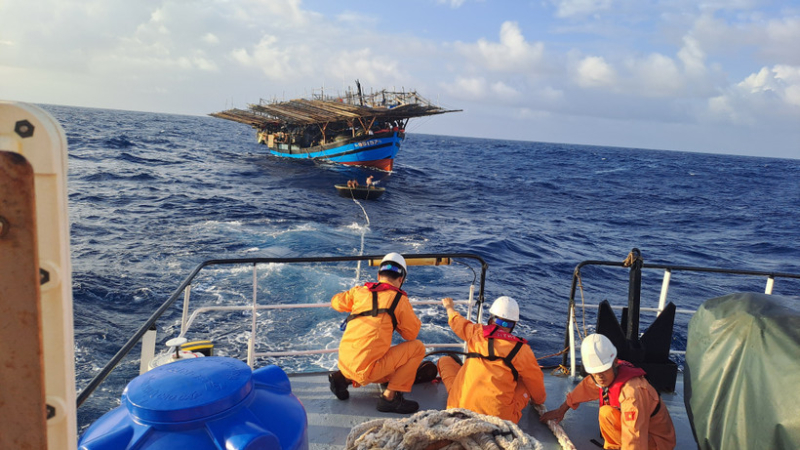 34 ngư dân gặp nạn trên vùng biển ngoài khơi Khánh Hòa - Vietnam.vn