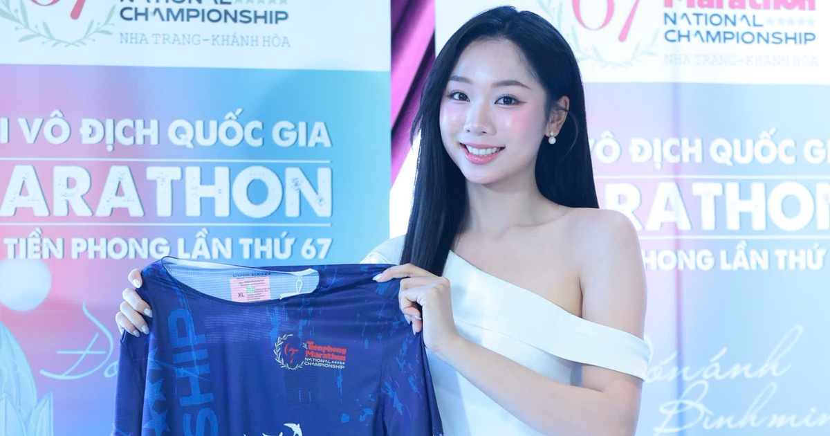Over 12,000 athletes participate in the national marathon championship: 'Welcoming the sunrise' in Khanh Hoa. - Vietnam.vn