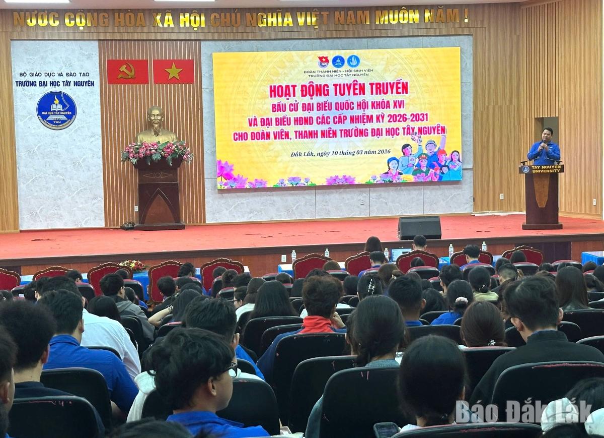 The Youth Union and Student Association of Tay Nguyen University organized activities to raise awareness about the election.